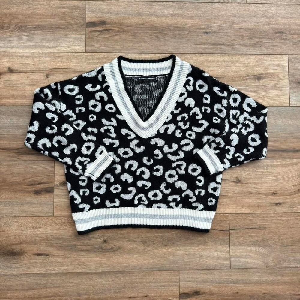Inthebeginning leopard print v neck knit Size Small